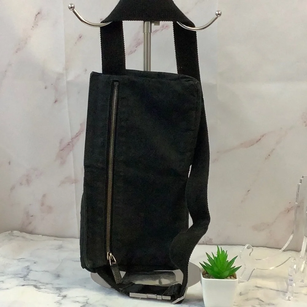 Gucci sleek versatile